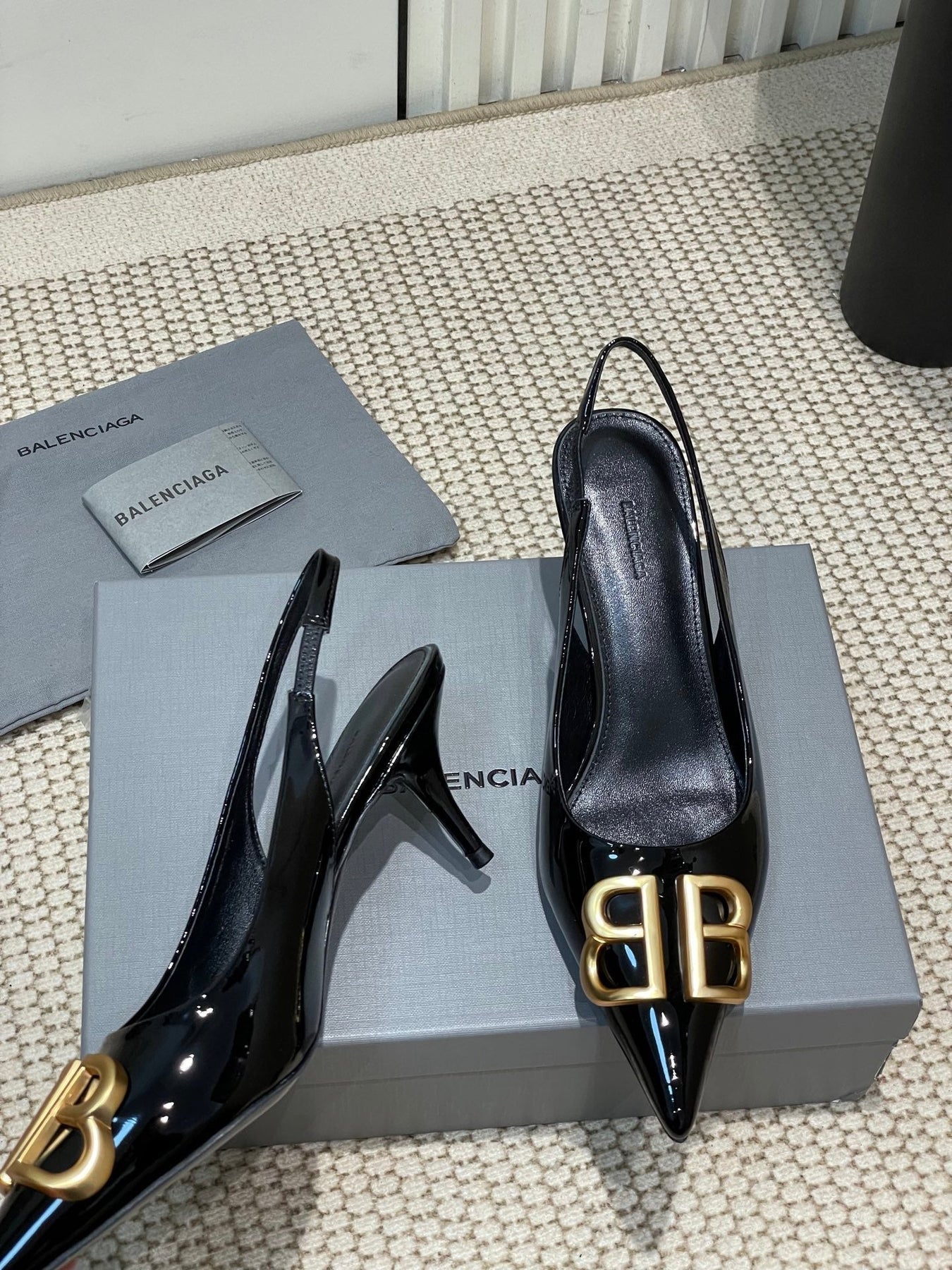 POINTED BB GOLD BUCKLE HIGH SLINGBACK 60MM IN BLACK PATENT CALFSKIN