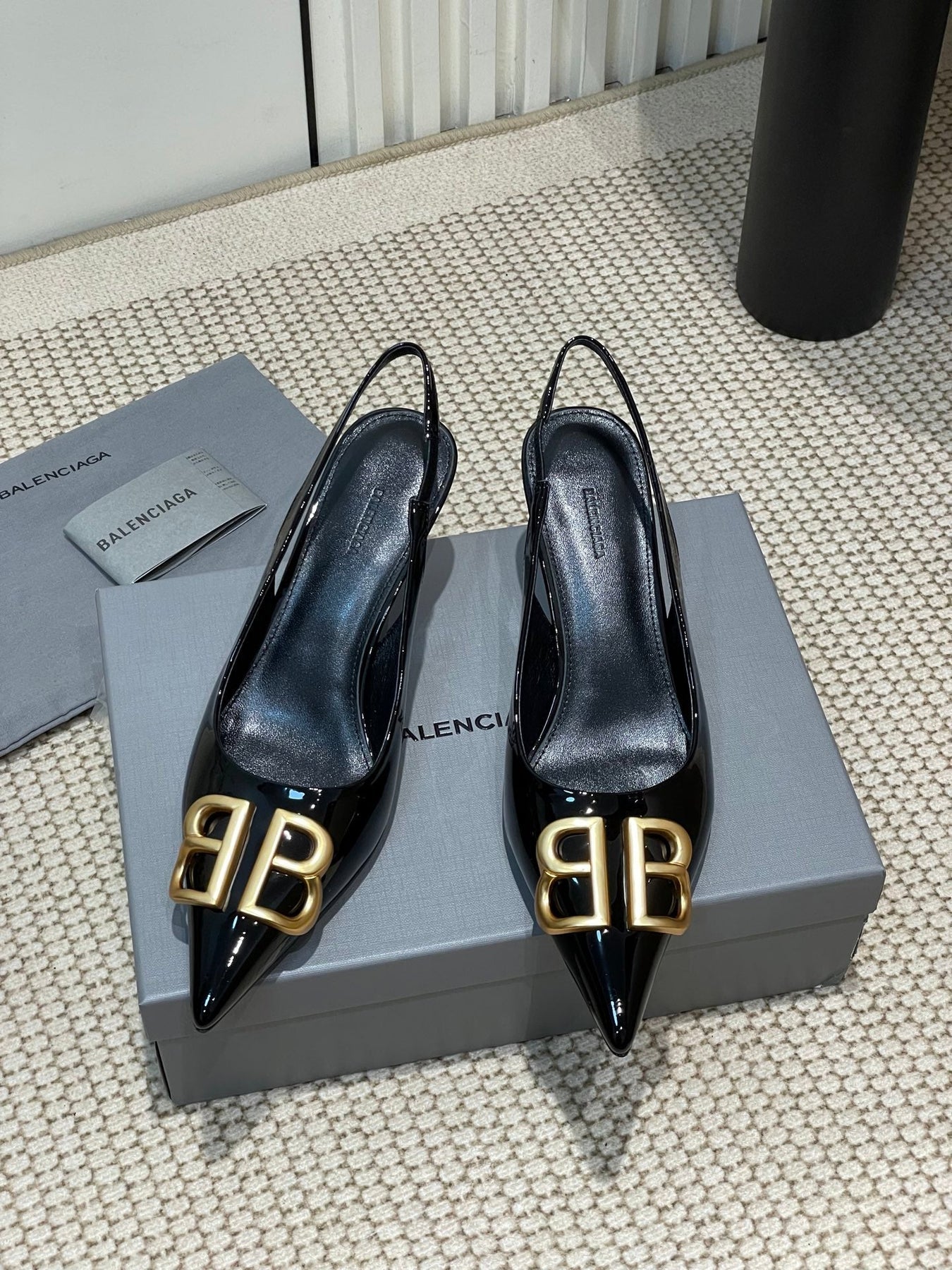 POINTED BB GOLD BUCKLE HIGH SLINGBACK 60MM IN BLACK PATENT CALFSKIN