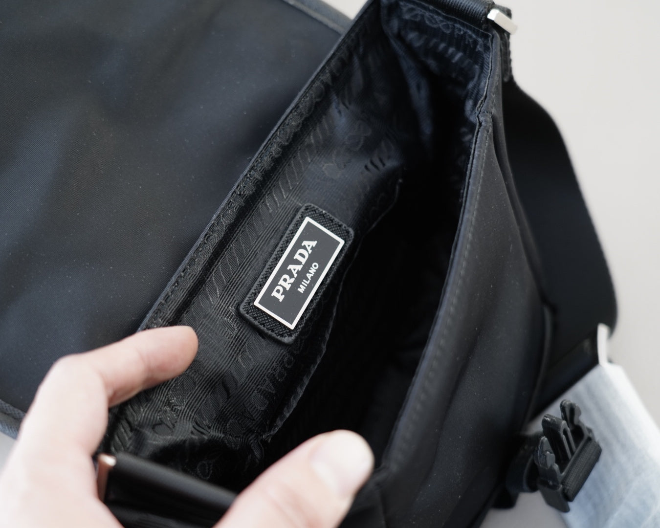 MEDIUM FLAP BAG 20 IN BLACK RE-NYLON