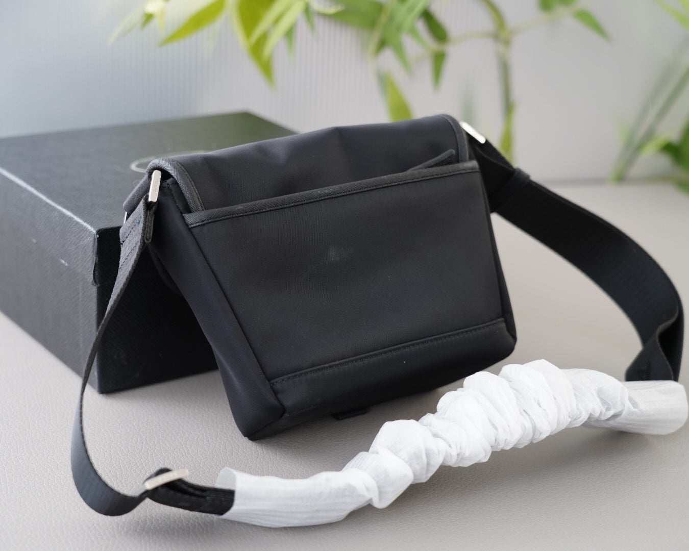 MEDIUM FLAP BAG 20 IN BLACK RE-NYLON