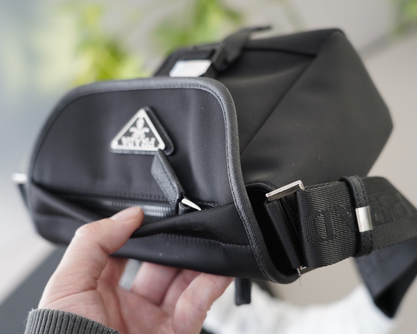 MEDIUM FLAP BAG 20 IN BLACK RE-NYLON