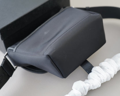 MEDIUM FLAP BAG 20 IN BLACK RE-NYLON