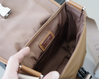 MEDIUM FLAP BAG 20 IN CIDER BROWN RE-NYLON