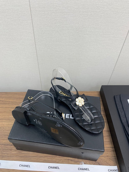 CC THONG SANDAL IN BLACK LAMBSKIN WITH PEARL FLOWER