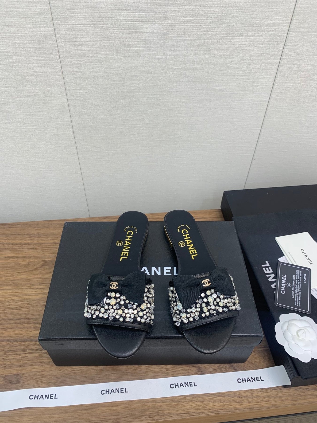 BOW SLIPPERS IN BLACK LAMBSKIN WITH RHINESTONES