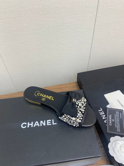 BOW SLIPPERS IN BLACK LAMBSKIN WITH RHINESTONES