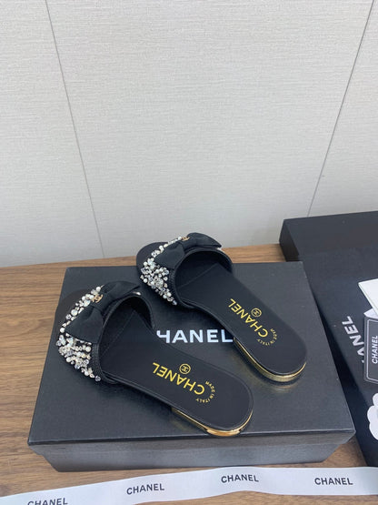 BOW SLIPPERS IN BLACK LAMBSKIN WITH RHINESTONES