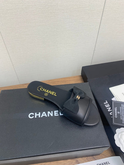 BOW SLIPPERS IN BLACK LAMBSKIN