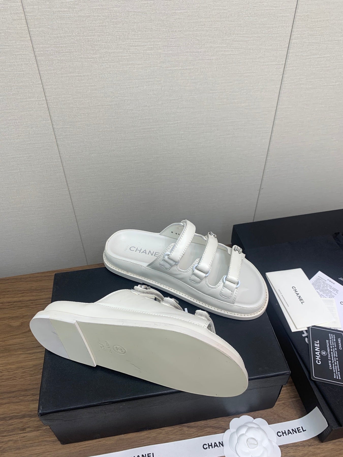 DAD SANDAL IN WHITE LAMBSKIN MULE