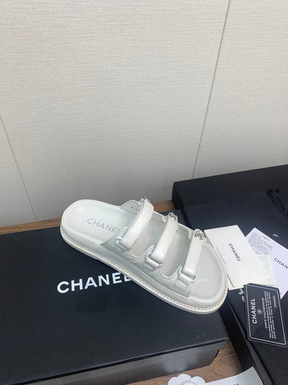 DAD SANDAL IN WHITE LAMBSKIN MULE