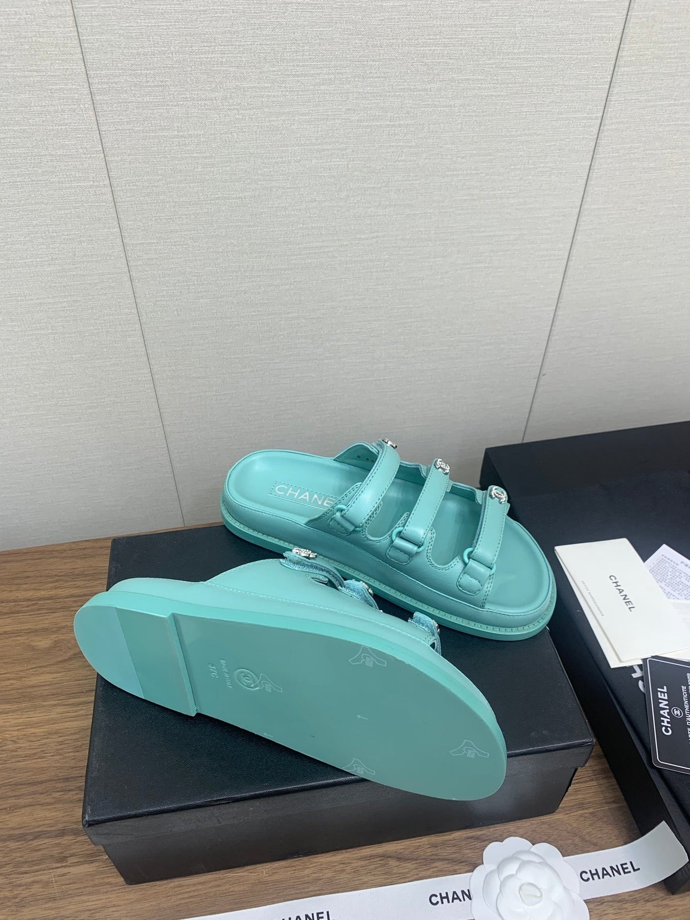 DAD SANDAL IN SKY BLUE LAMBSKIN MULE