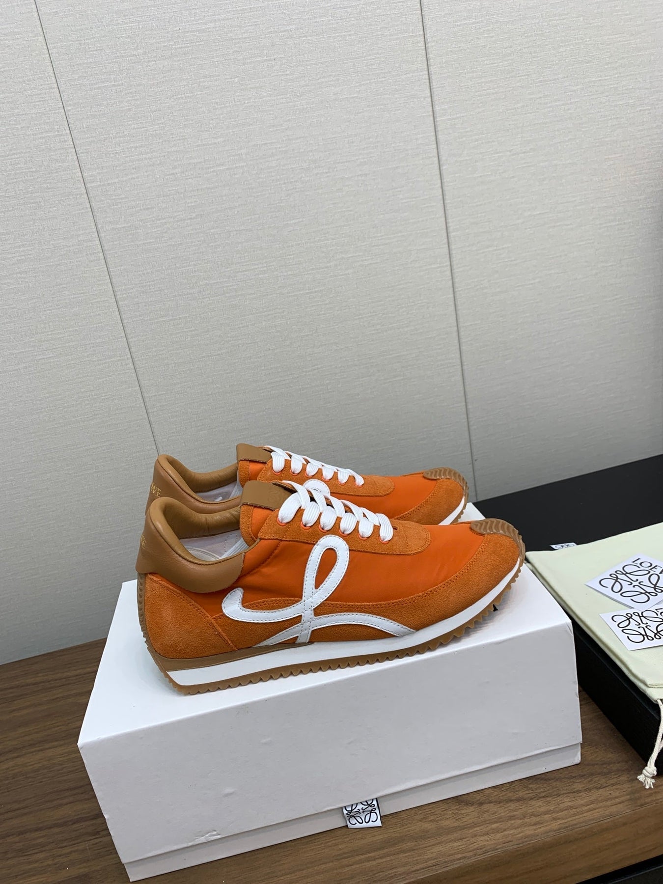 LW FLOW RUNNER SNEAKER ORANGE SUEDE