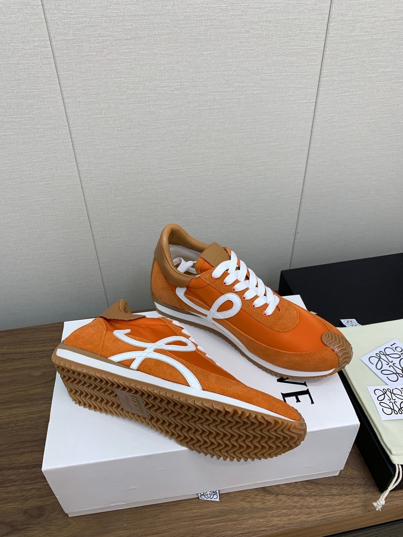 LW FLOW RUNNER SNEAKER ORANGE SUEDE