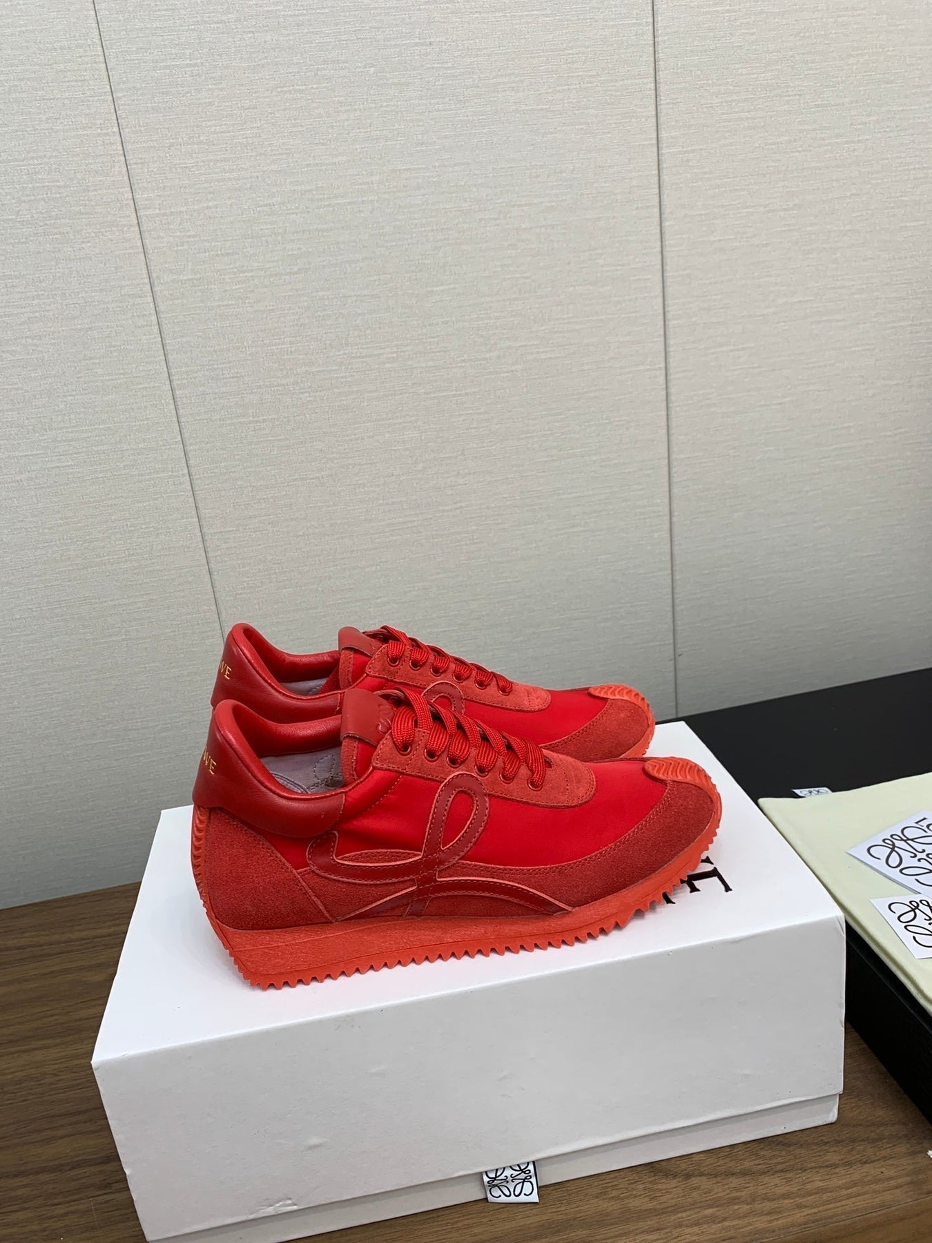 LW FLOW RUNNER SNEAKER RED SUEDE