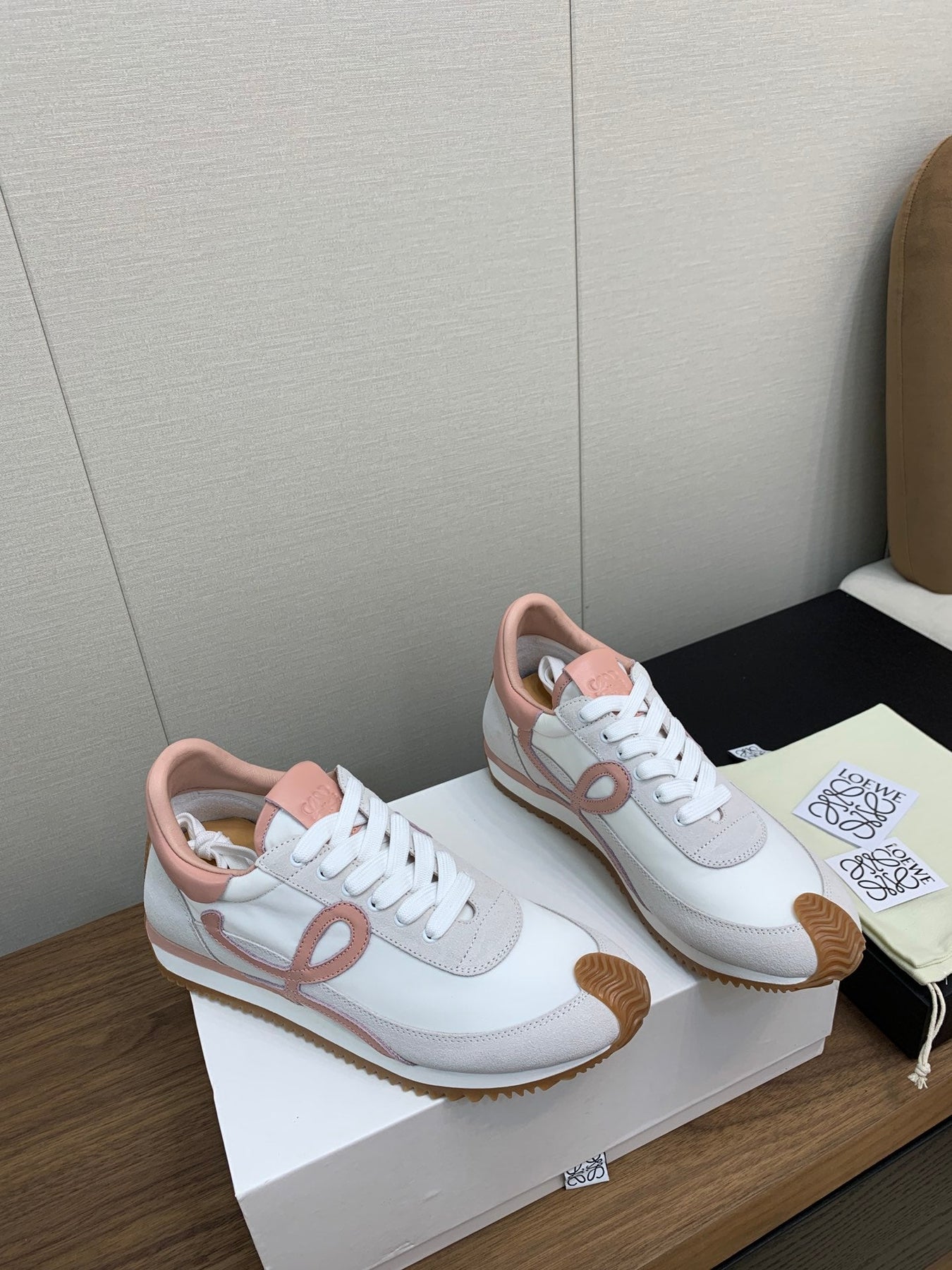LW FLOW RUNNER SNEAKER WHITE-PEACHY SUEDE