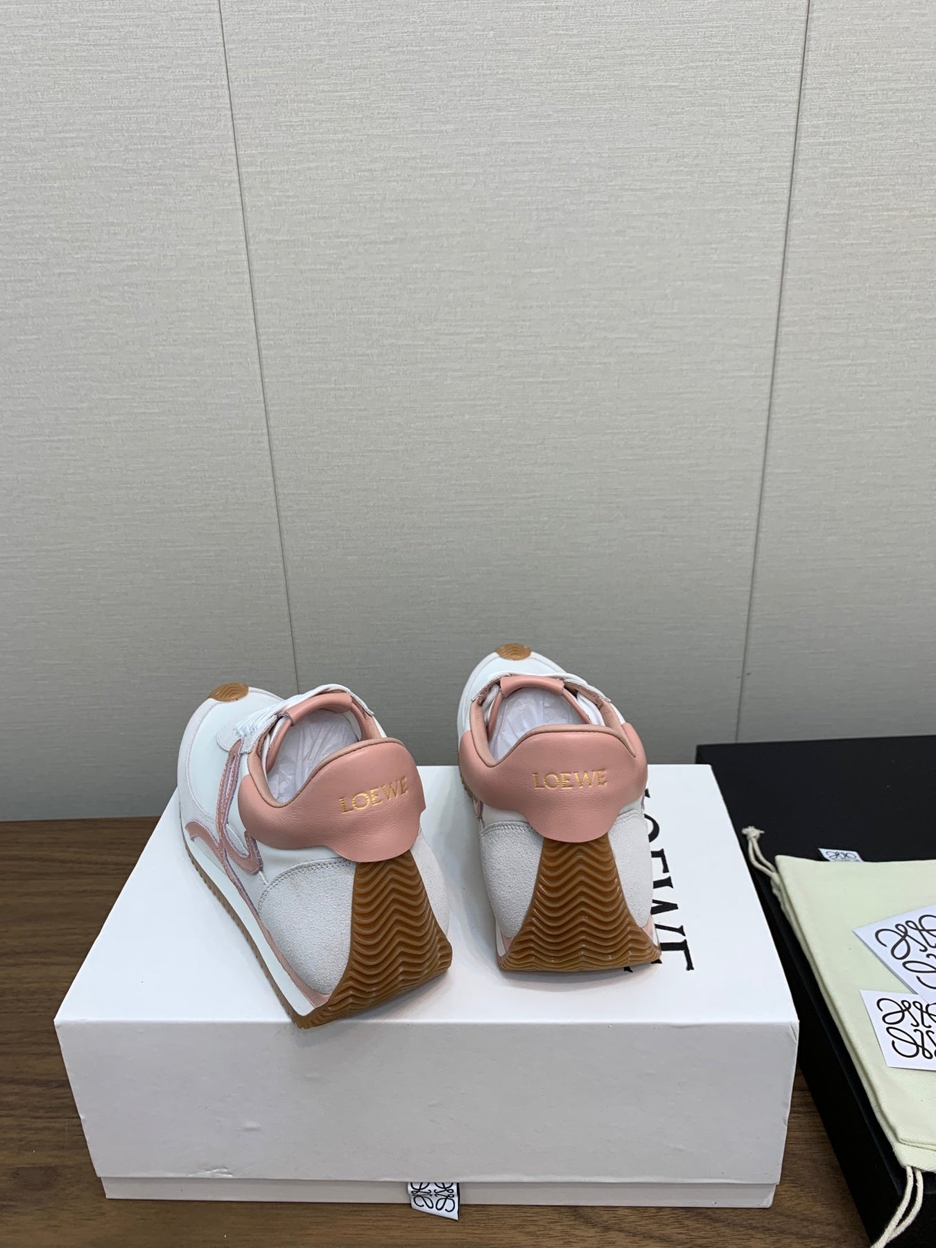 LW FLOW RUNNER SNEAKER WHITE-PEACHY SUEDE