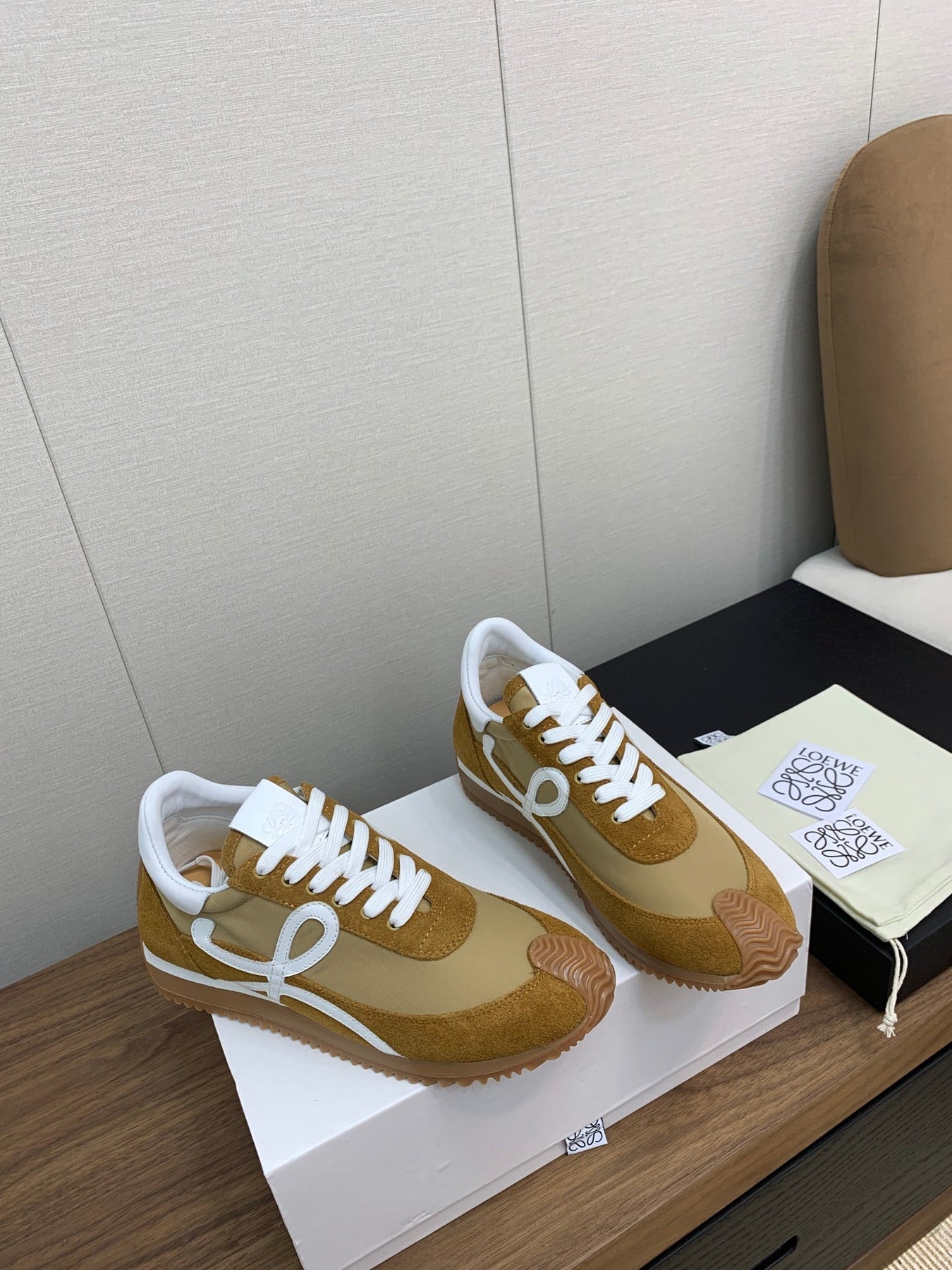 LW FLOW RUNNER SNEAKER GOLDENROD SUEDE