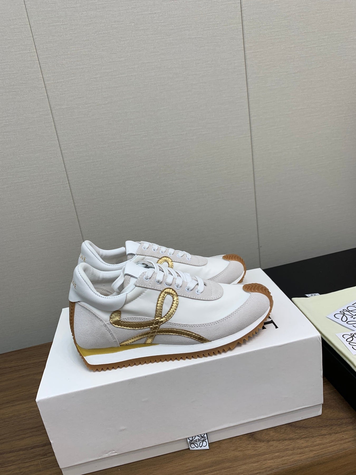 LW FLOW RUNNER SNEAKER WHITE-BROWN SUEDE