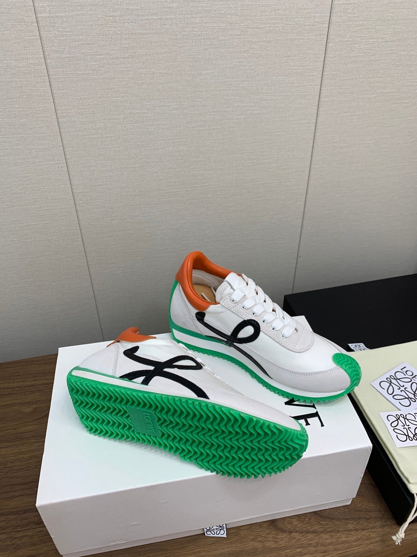 LW FLOW RUNNER SNEAKER WHITE-GREEN SUEDE