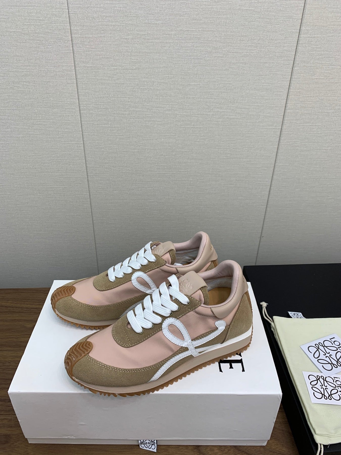 LW FLOW RUNNER SNEAKER PEANUT-PASTEL PINK SUEDE