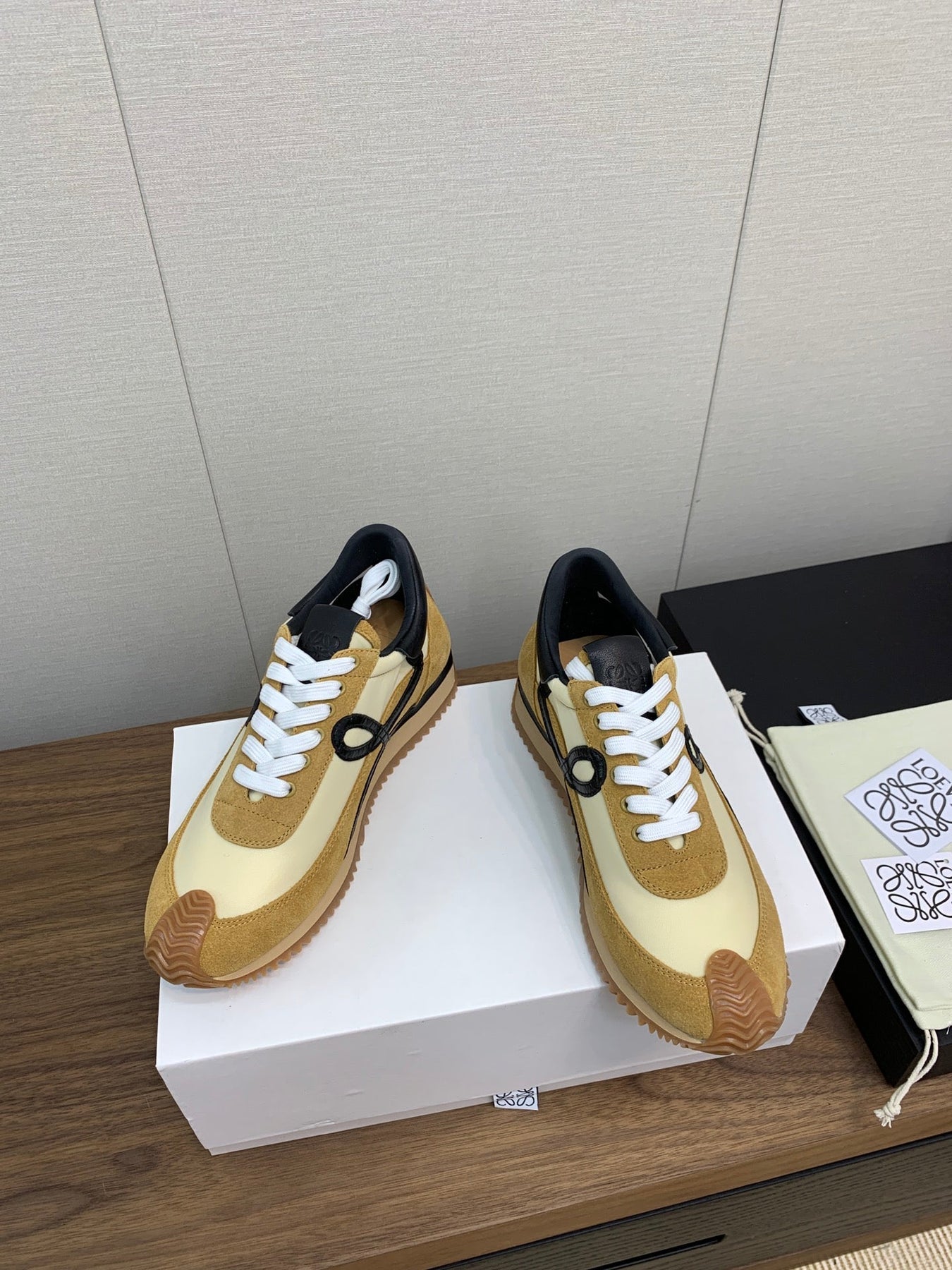 LW FLOW RUNNER SNEAKER AMBER-PASTEL YELLOW SUEDE