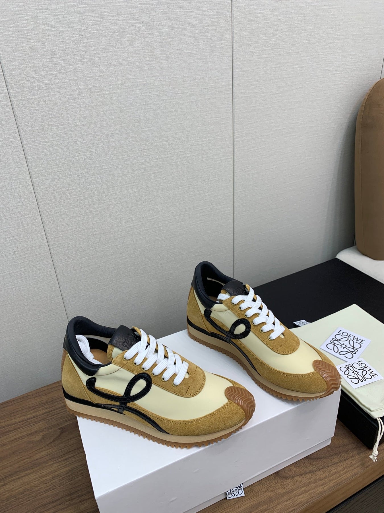 LW FLOW RUNNER SNEAKER AMBER-PASTEL YELLOW SUEDE