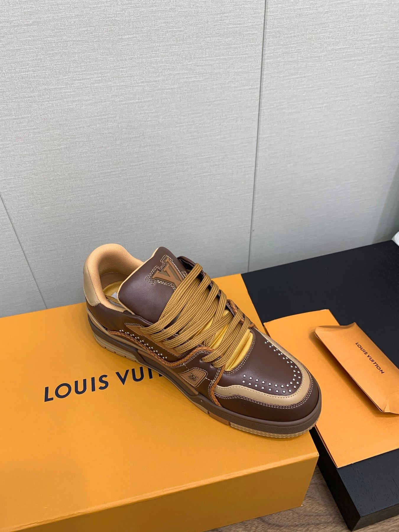 LV WOMEN'S TRAINER IN MARRON CALFSKIN