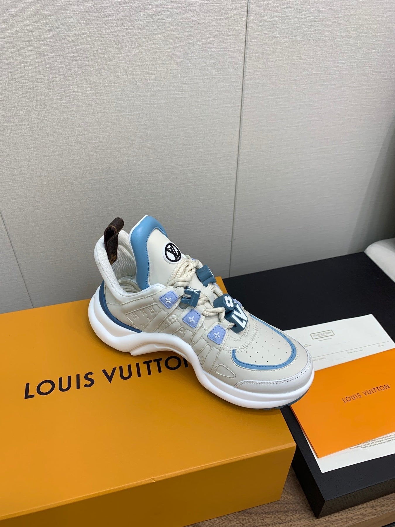 LV ARCHLIGHT SNEAKER BEIGE MIX COBALT BLUE CALFSKIN