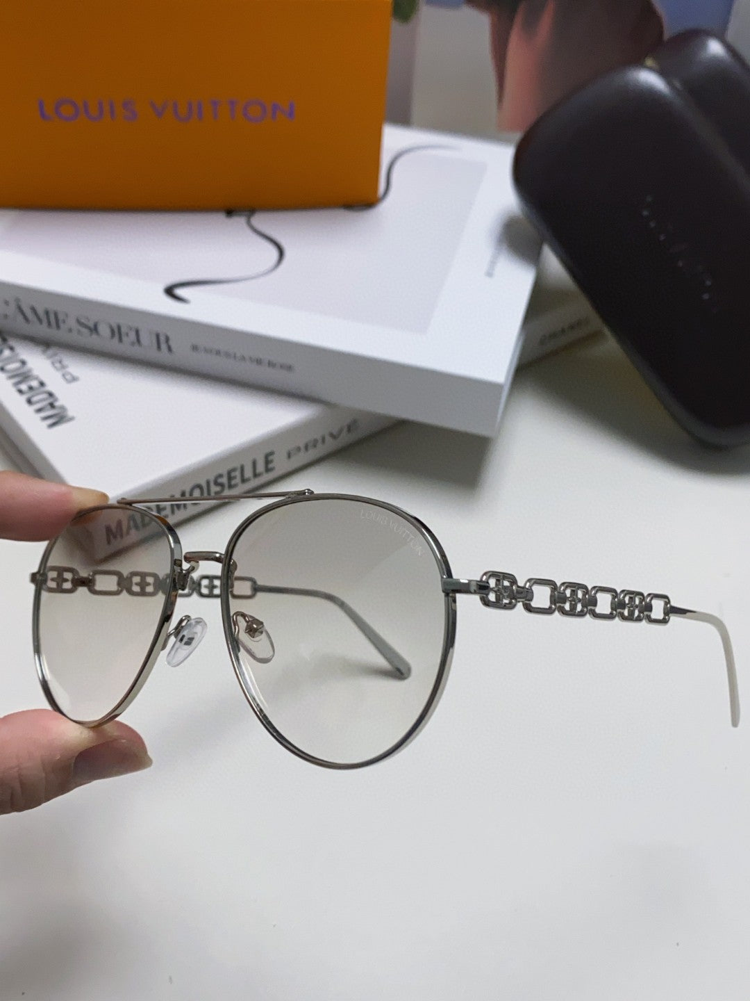 CHAIN PILOT SUNGLASS 581379 IN SILVER METAL LIGHT GREY SMOKE LENSES