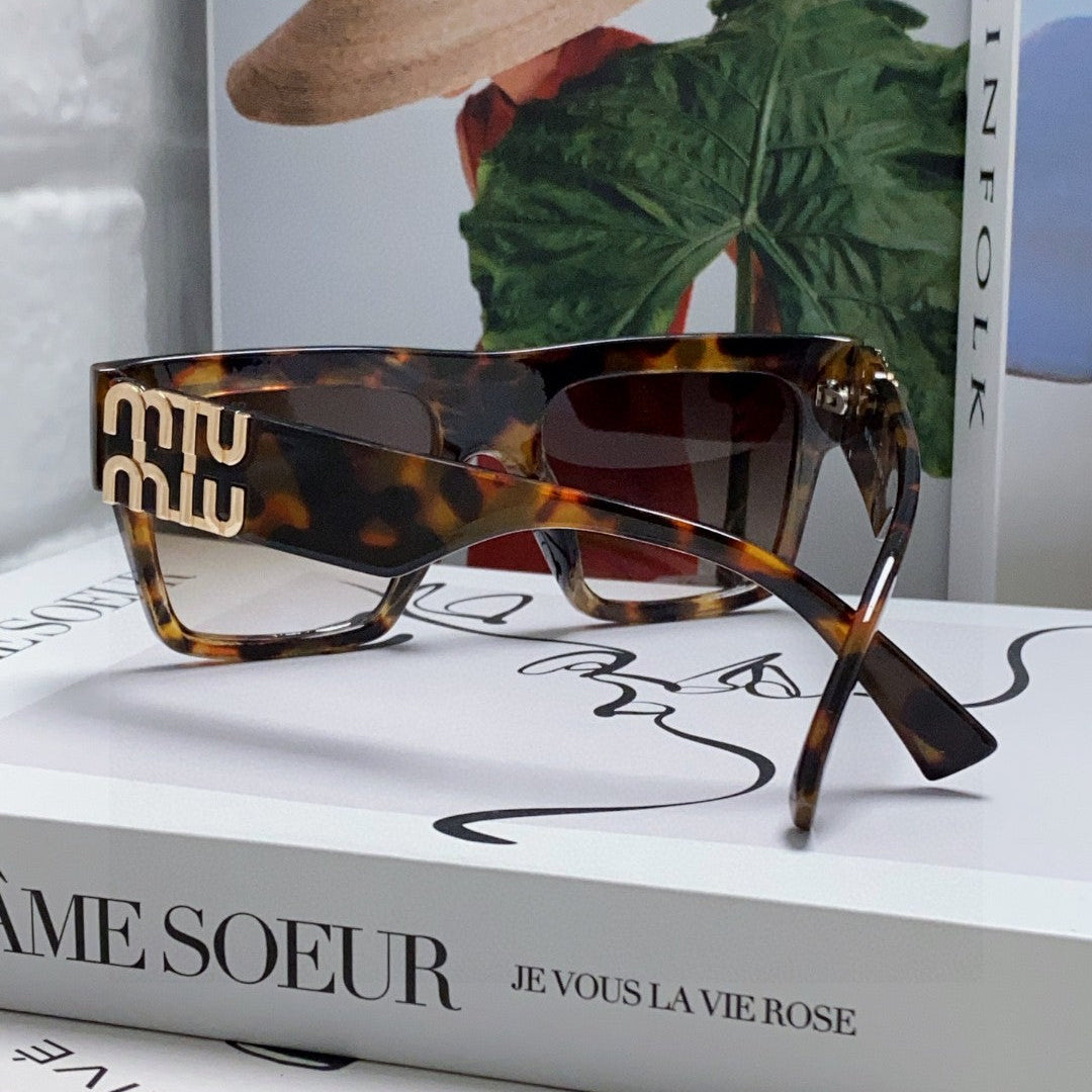 RUNWAY SQUARE SUNGLASSES 513009 IN HAVANA ACETATE