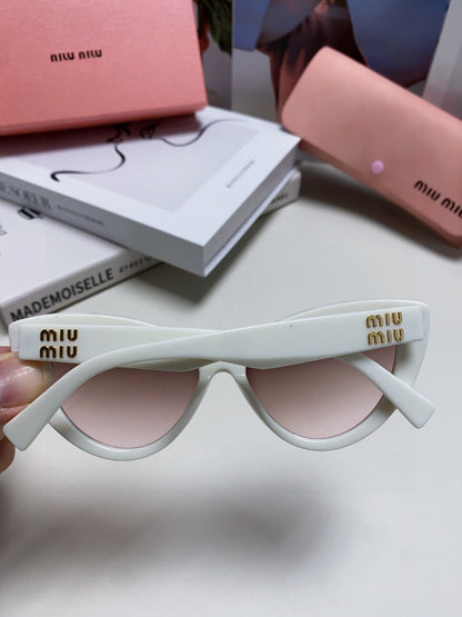 GLIMPSE CAT EYE SUNGLASSES 555884 IN WHITE ACETATE