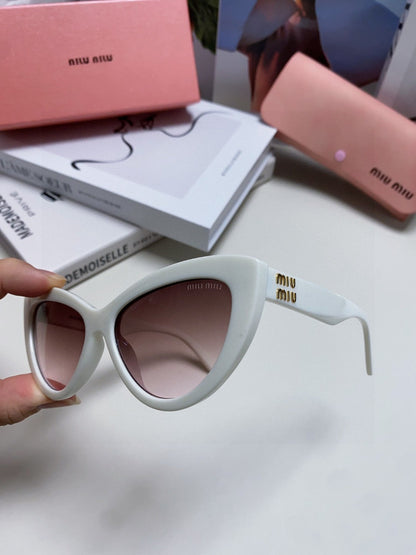 GLIMPSE CAT EYE SUNGLASSES 555884 IN WHITE ACETATE