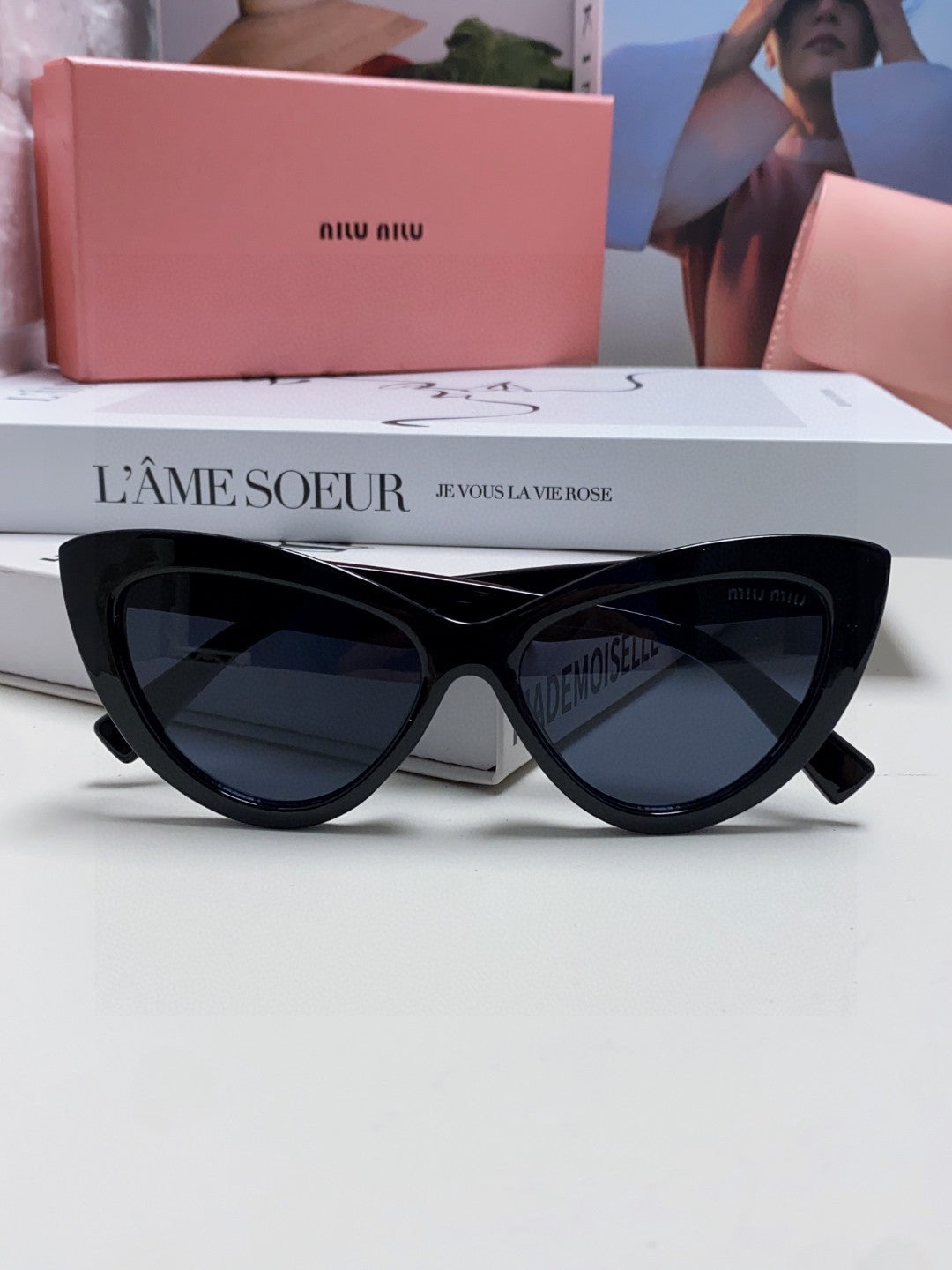 GLIMPSE CAT EYE SUNGLASSES 555886 IN BLACK ACETATE