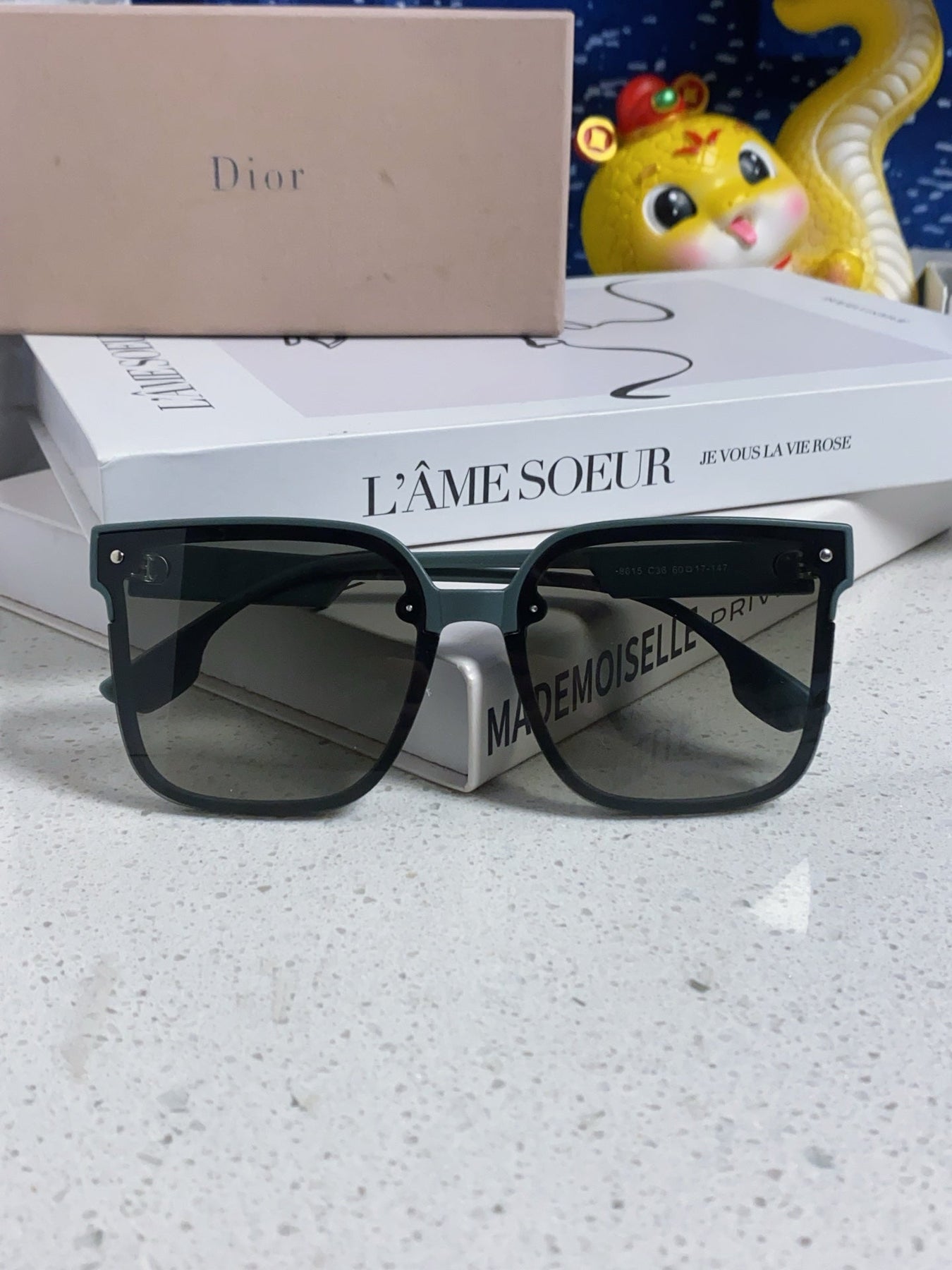 MONTAIGNE SUNGLASS 560860 IN TAN GREEN ACETATE