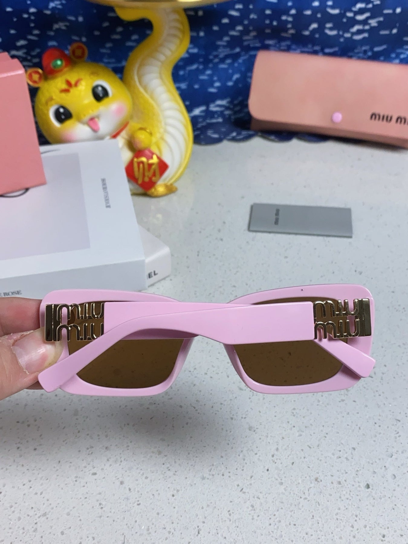 GLIMPSE SUNGLASSES 558345 IN PINK ACETATE GOLD EMBOSSED LOGO