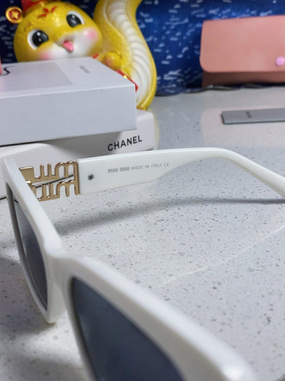 GLIMPSE SUNGLASSES 558346 IN WHITE ACETATE GOLD EMBOSSED LOGO
