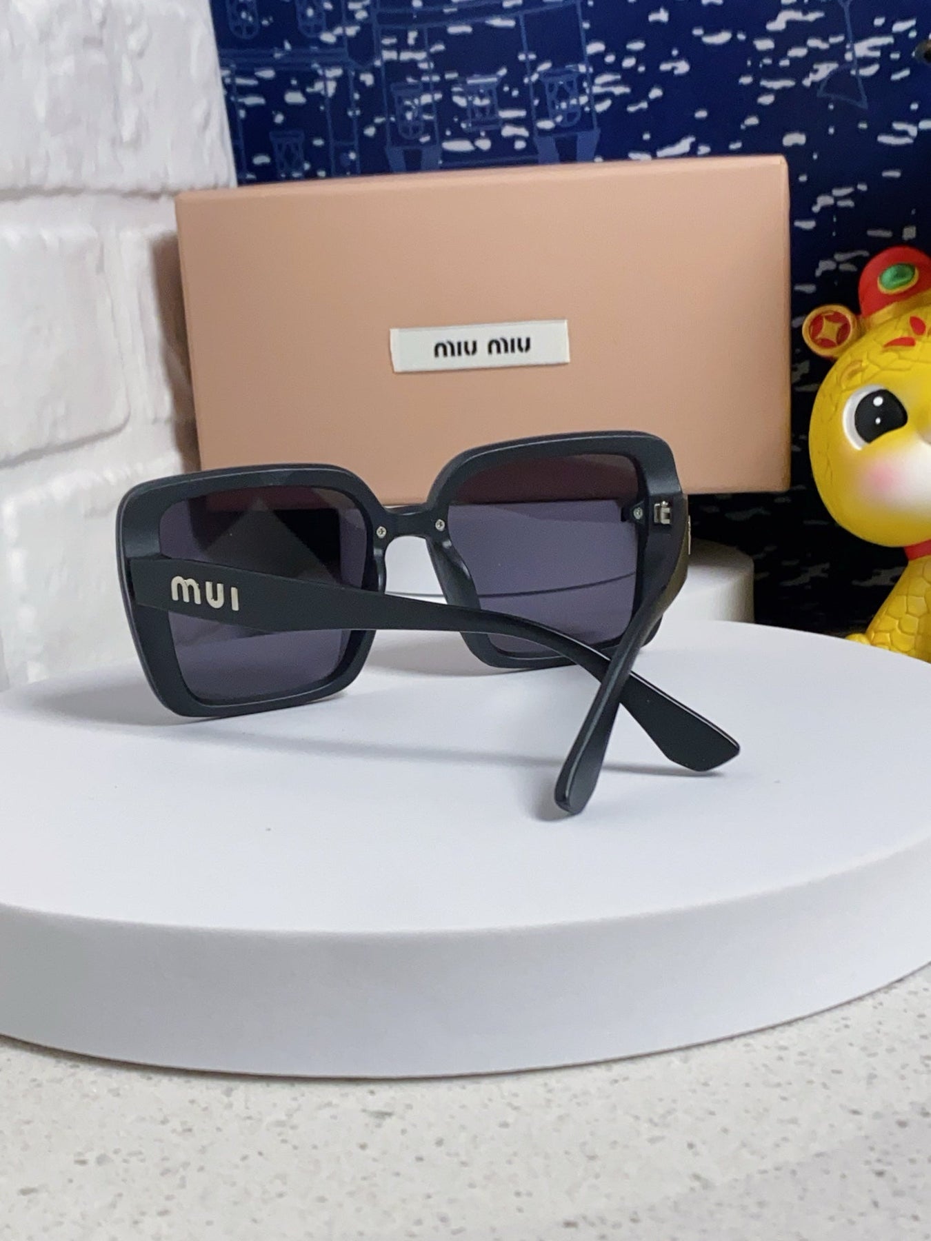 RUNWAY SQUARE SUNGLASSES 563199 IN ACETATE