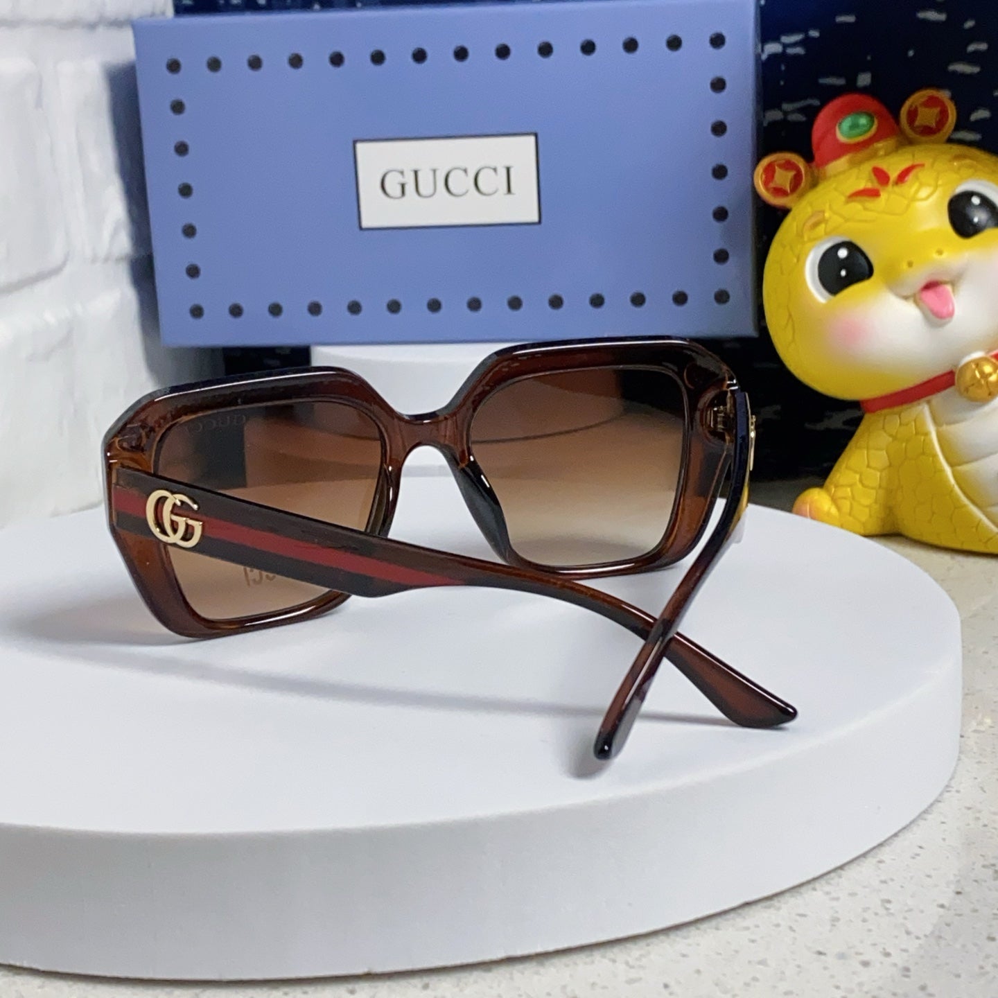 GG EMBOSSED LOGO SQUARE FRAME SUNGLASSES 563171 IN ACETATE