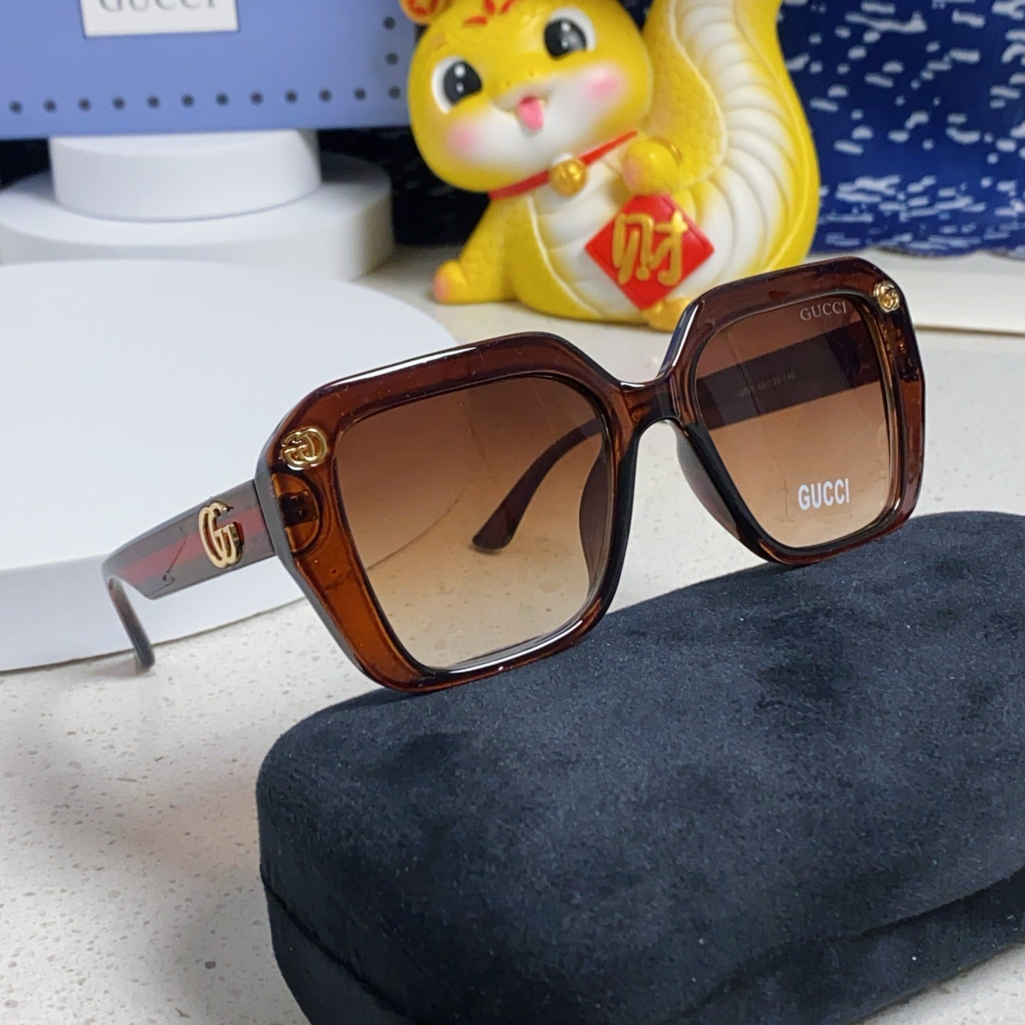 GG EMBOSSED LOGO SQUARE FRAME SUNGLASSES 563171 IN ACETATE