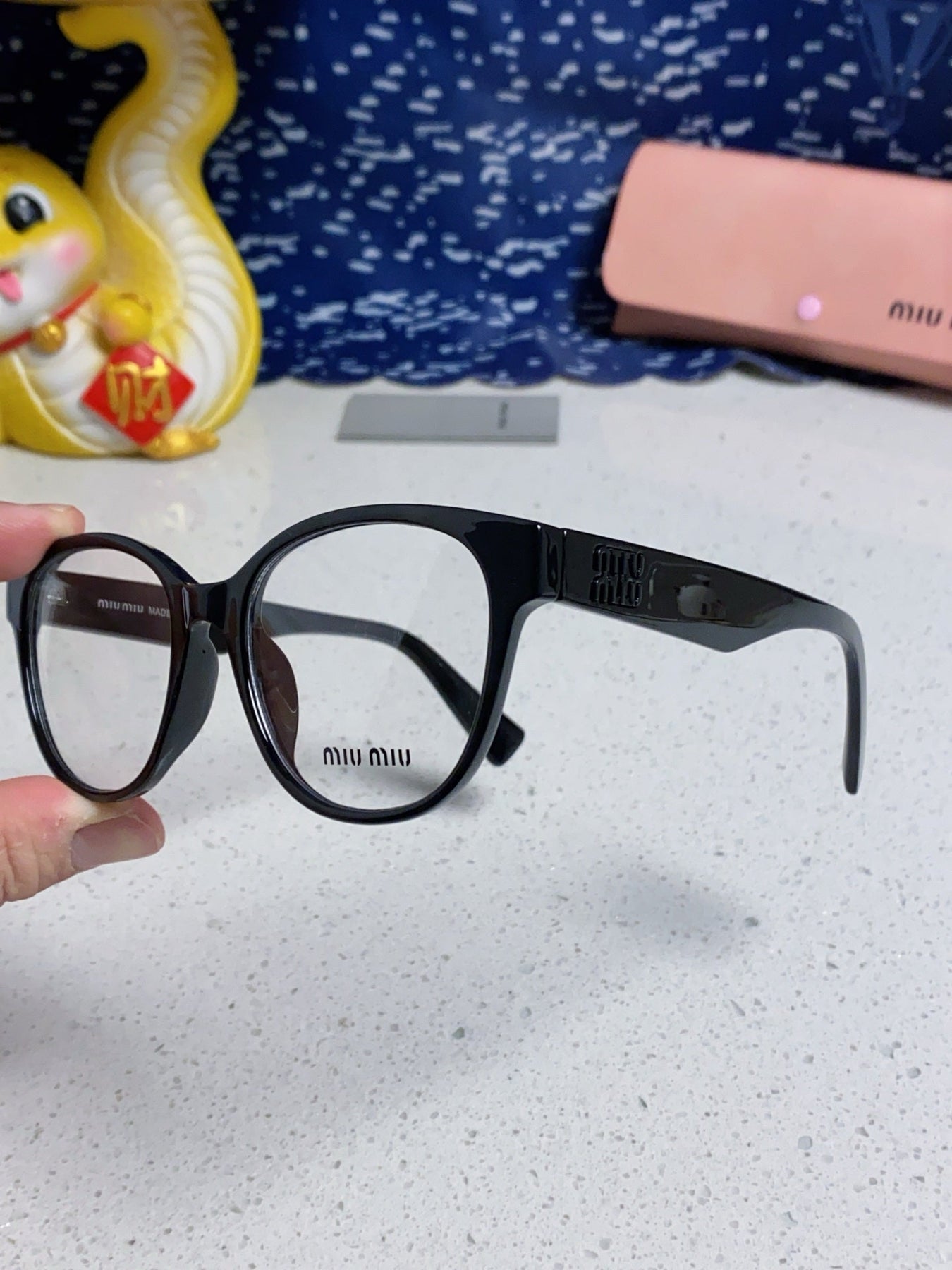 RUNWAY SUNGLASSES 567509 IN BLACK ACETATE BLACK LOGO