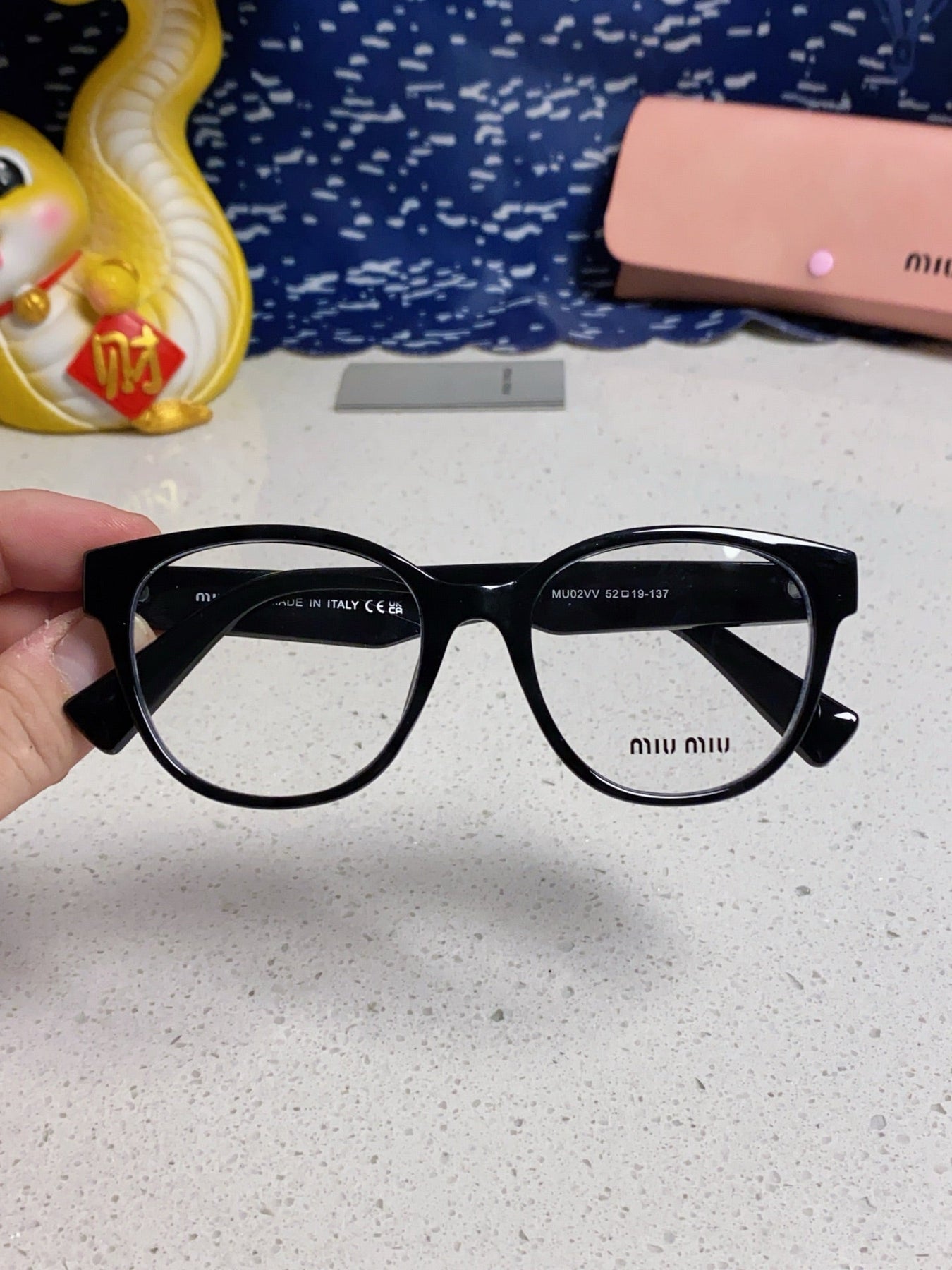 RUNWAY SUNGLASSES 567509 IN BLACK ACETATE BLACK LOGO