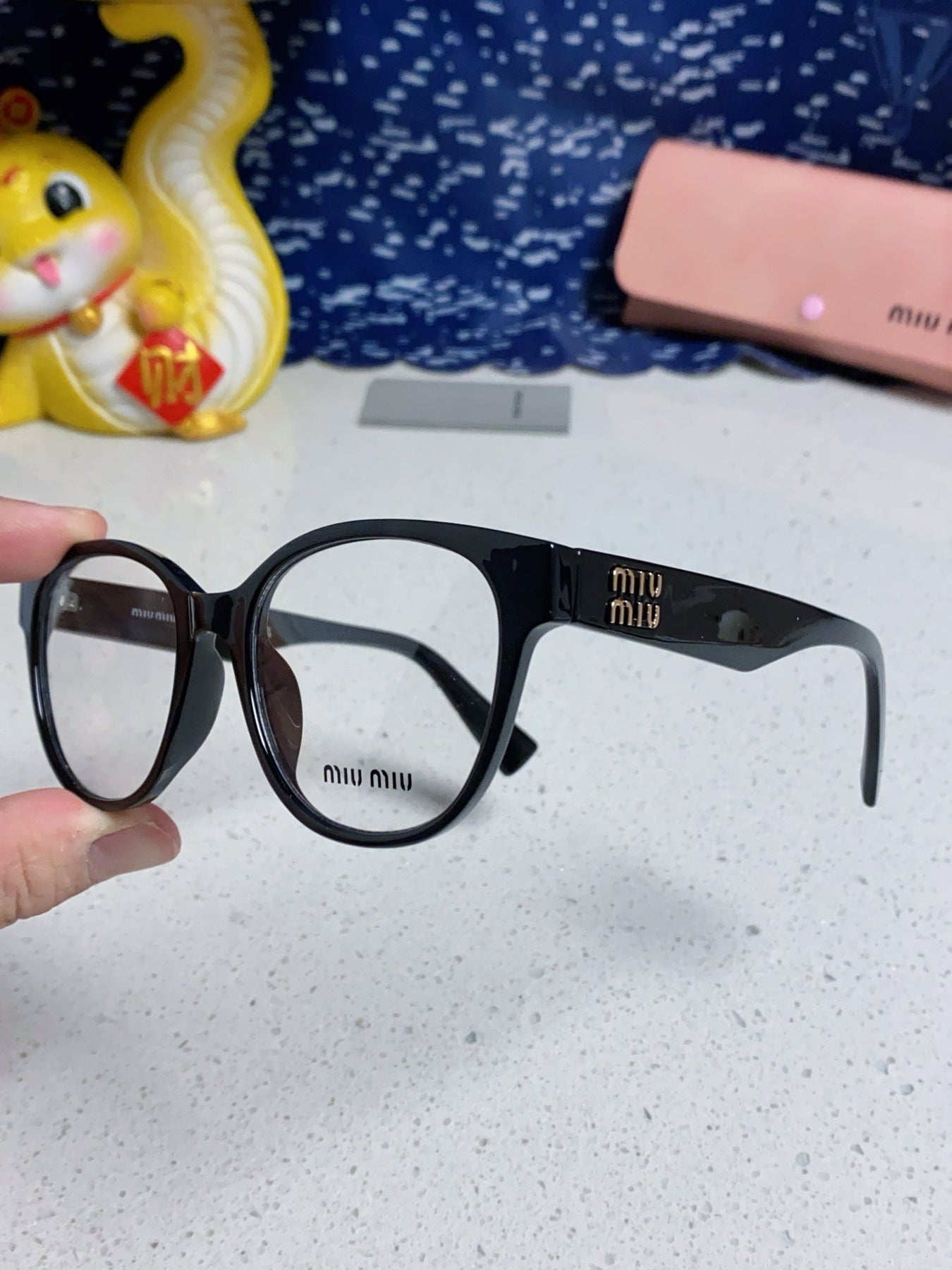 RUNWAY SUNGLASSES 567508 IN BLACK ACETATE GOLD LOGO