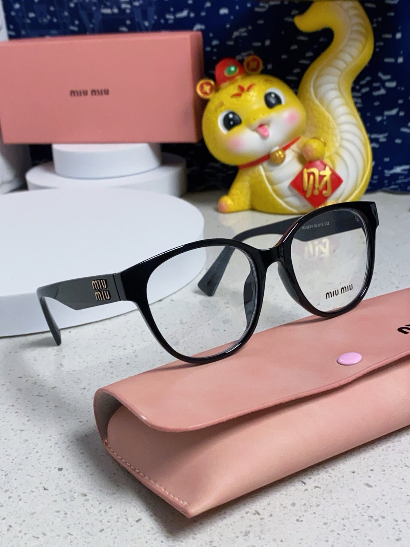 RUNWAY SUNGLASSES 567508 IN BLACK ACETATE GOLD LOGO