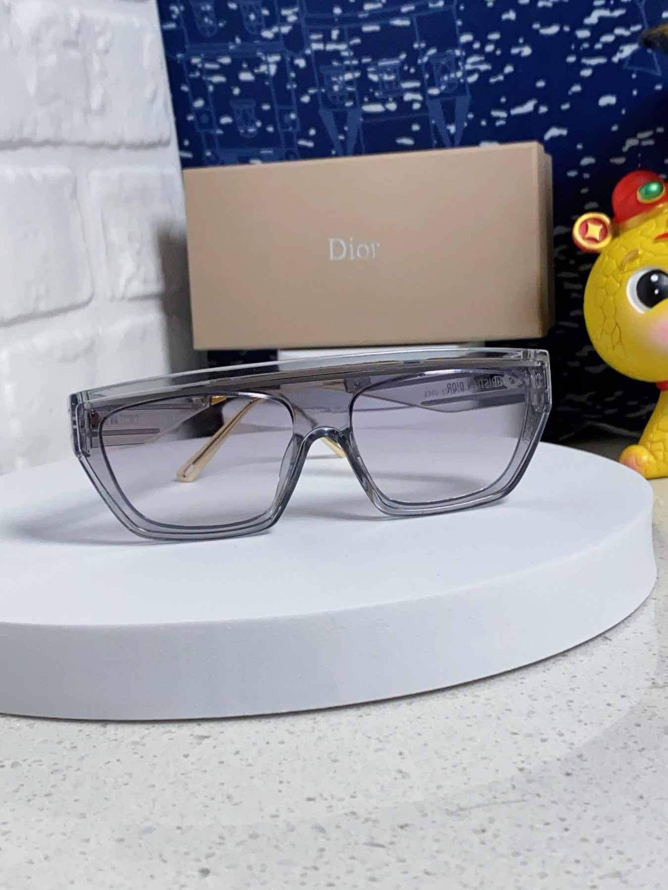 MONTAIGNE SUNGLASS CLUB M7U IN GREY CLEAR ACETATE