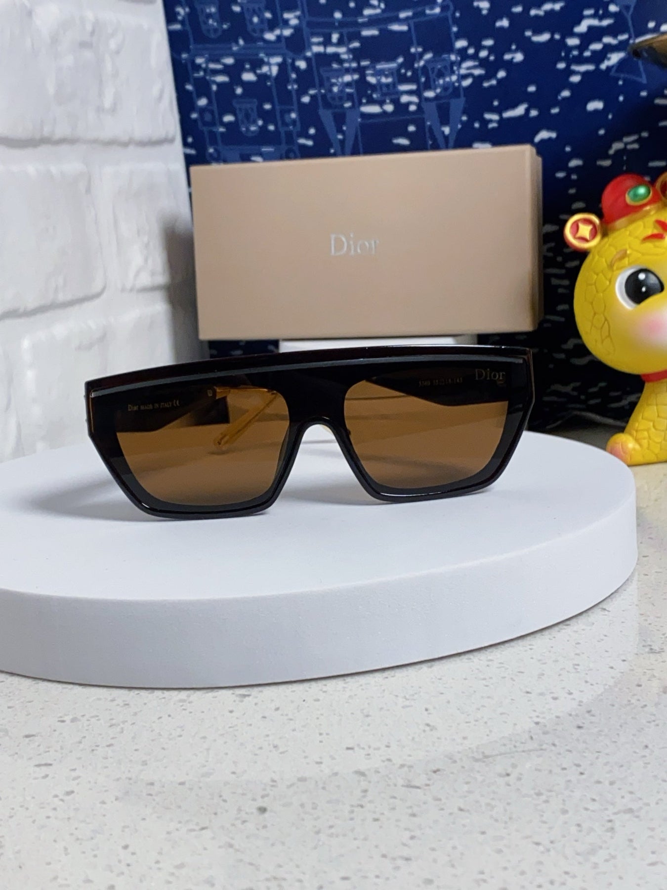 MONTAIGNE SUNGLASS CLUB M7U IN BROWN ACETATE