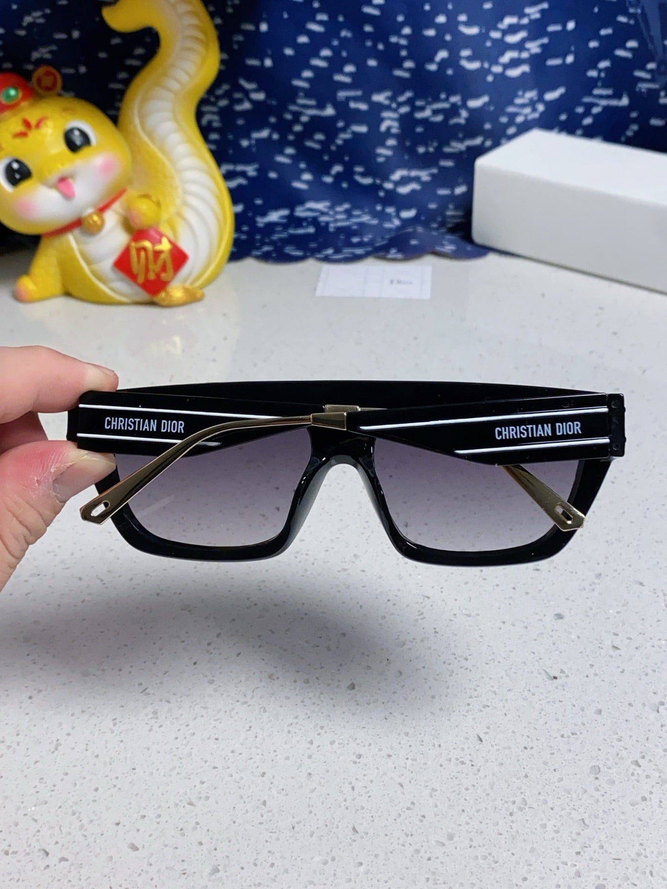 MONTAIGNE SUNGLASS CLUB M7U IN BLACK ACETATE