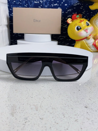 MONTAIGNE SUNGLASS CLUB M7U IN BLACK ACETATE