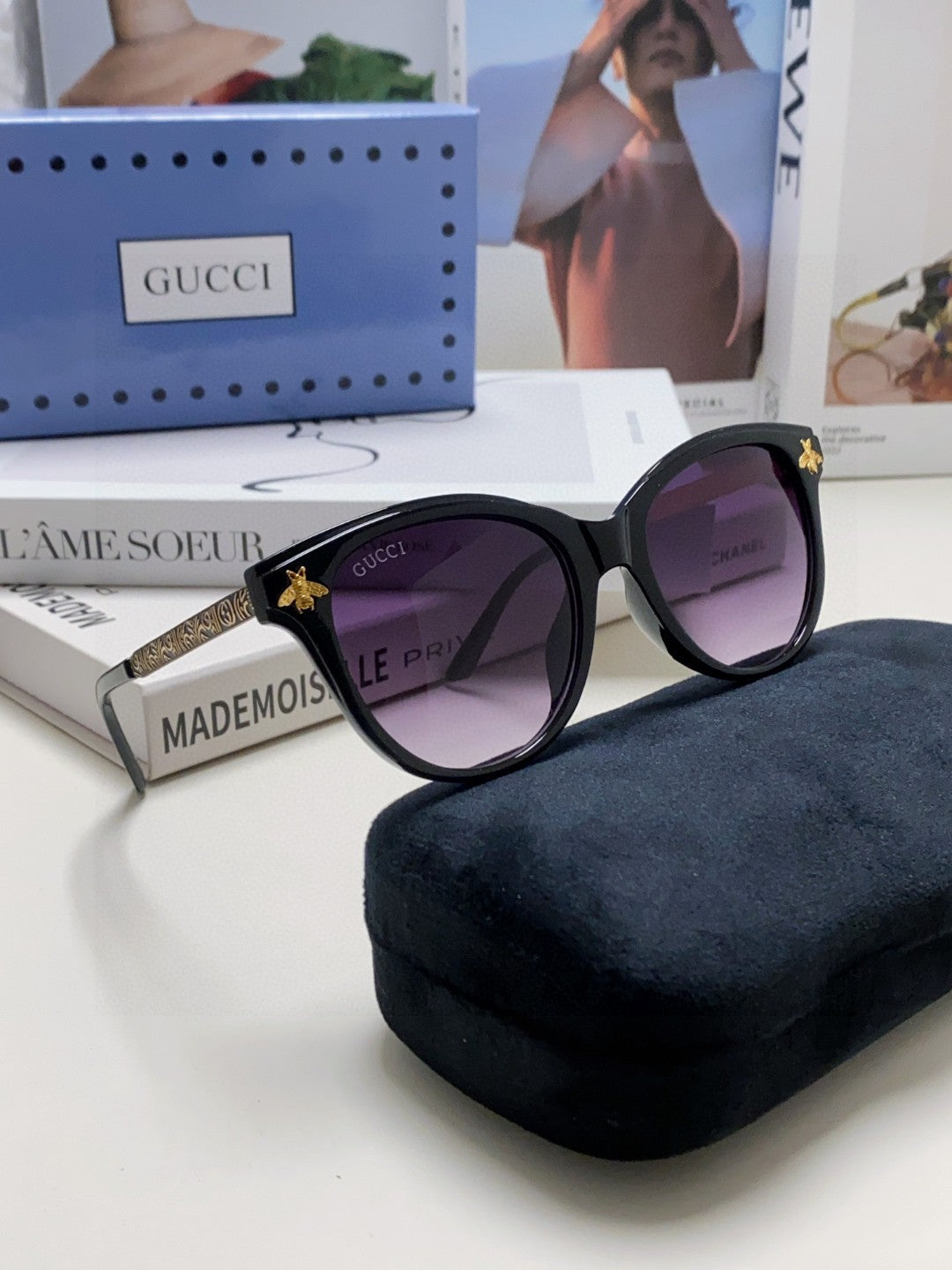 BEE EMBELLISHED BUTTERFLY FRAME SUNGLASSES 570242 IN ACETATE