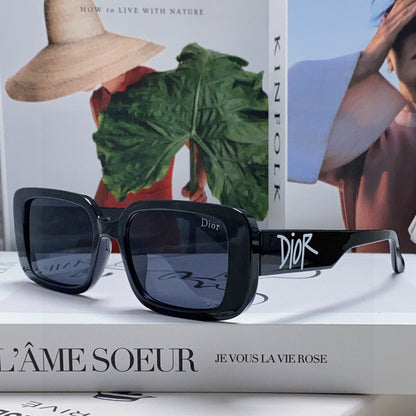 MONTAIGNE SUNGLASS 571596 IN BLACK ACETATE TEXT LOGO