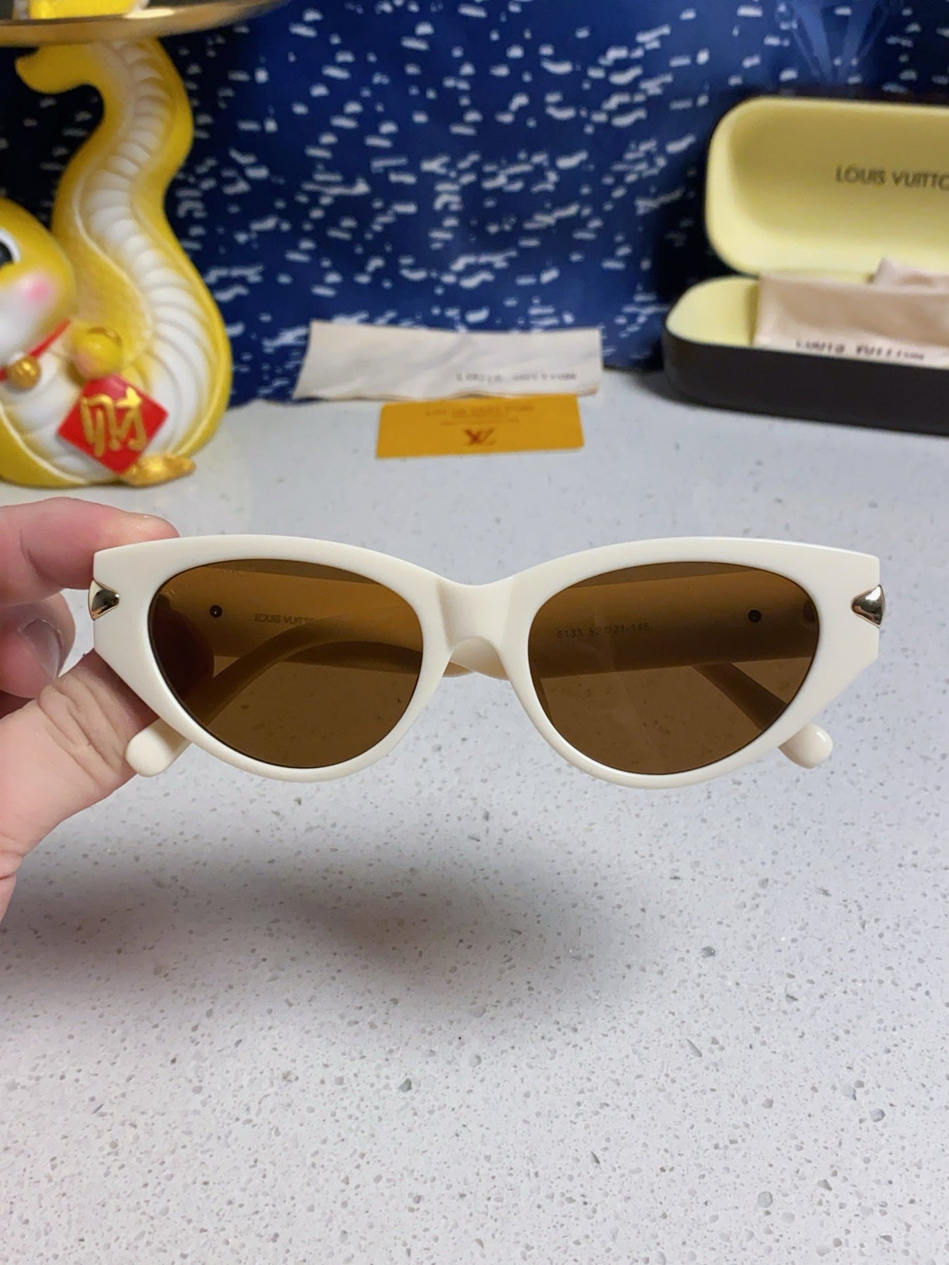 CAT EYE SUNGLASSES 576884 IN IVORY AND GOLD ACETATE